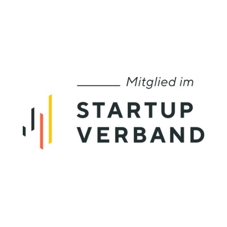 Logo von „Mitglied im Startup Verband“ mit stilisierten vertikalen Balken in Schwarz, Gelb und Rot und fettem Text auf weißem Hintergrund.